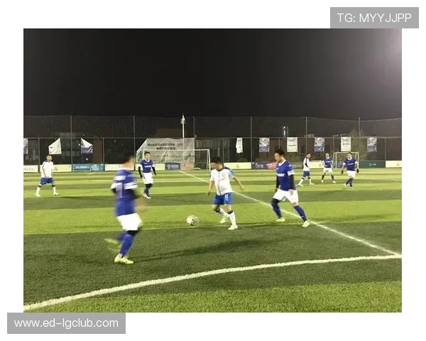 足球极限回放点燃热血激情瞬间全景呈现震撼赛场风云巅峰对决荣耀时刻